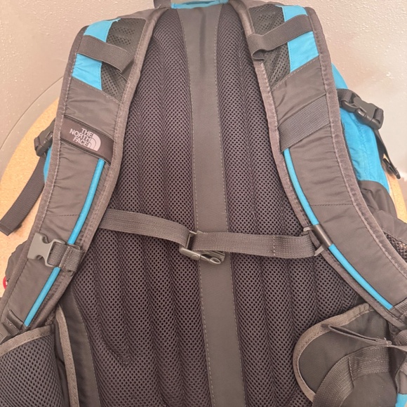 North Face Blue Recon Backpack - Hiking - School - Picture 7 of 7